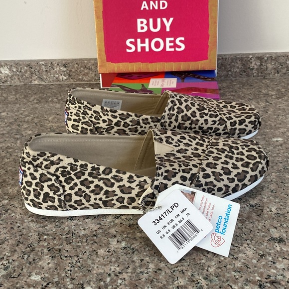 Bob’s From Skechers NEW memory foam slip on shoes W9.5 model 33417/LPD leopard - Picture 6 of 12